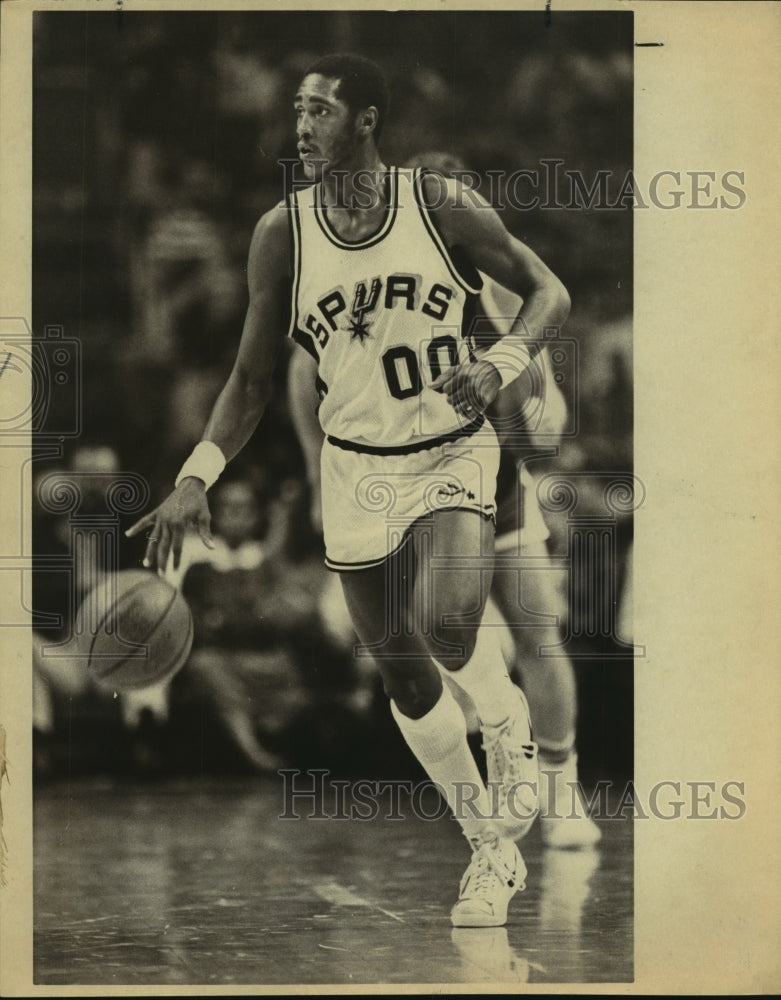 1983 Press Photo Johnny Moore, Spurs Basketball Player at Game - sas13364- Historic Images