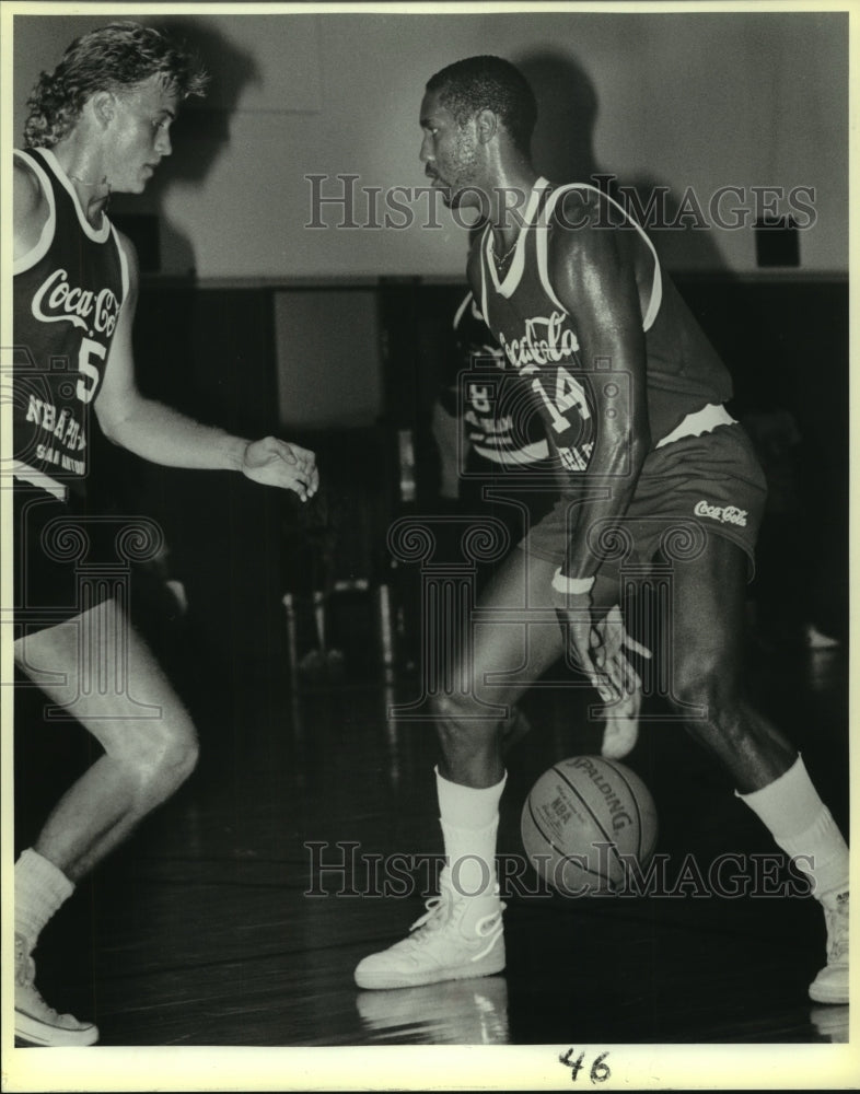 1986 Press Photo Johnny Moore, Basketball Player at Jewish Community Center Game- Historic Images