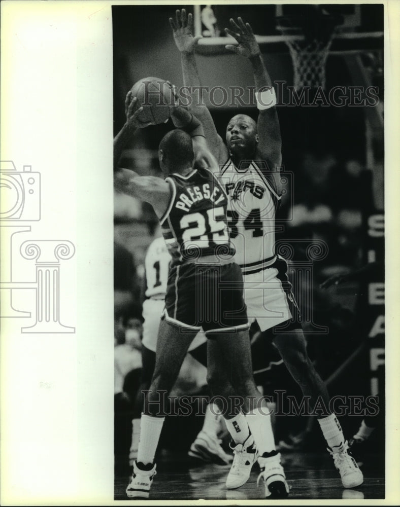 1989 Press Photo Terry Cummings, San Antonio Spurs Basketball Player at Game- Historic Images