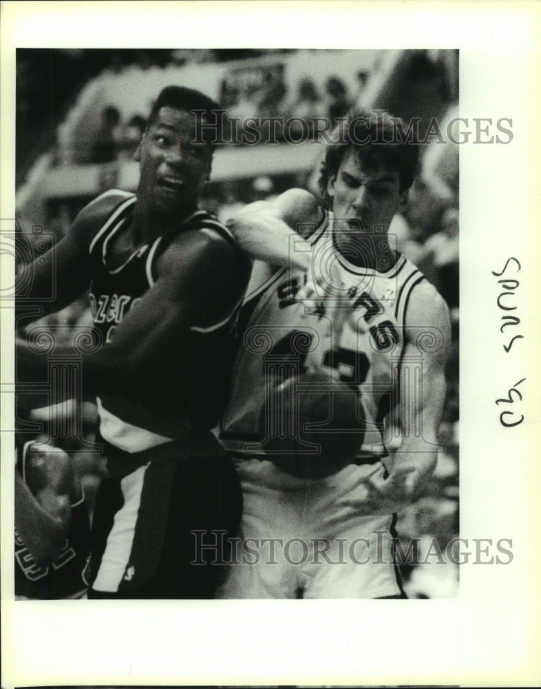 1990 Press Photo San Antonio Spurs Basketball Player at Game - sas13420- Historic Images