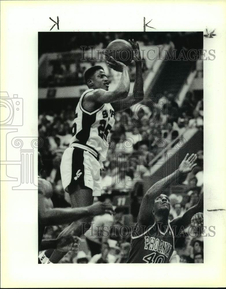 1990 Press Photo David Wingate, San Antonio Spurs Basketball Player at Game- Historic Images