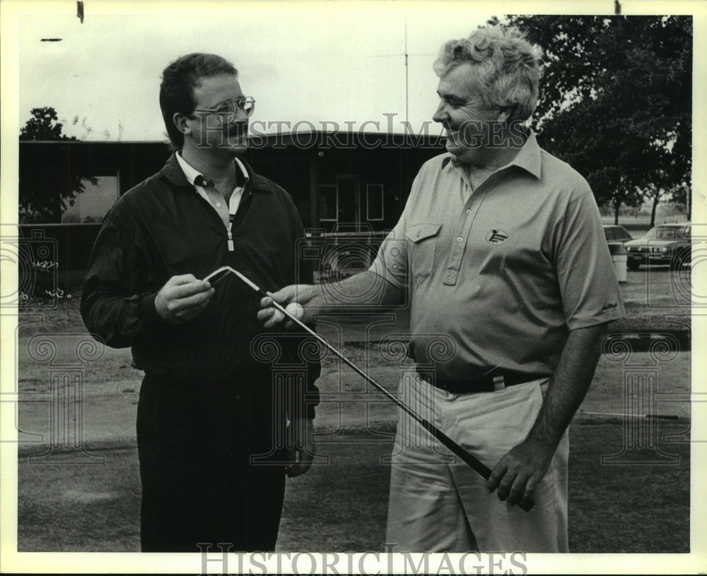 1989 Press Photo Larry Roberts at Quail Creek Golf Club with John Ferguson, Jr.- Historic Images