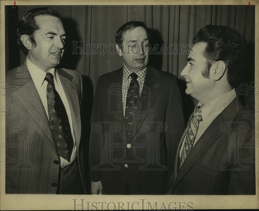 1977 Press Photo Mike Hernandez with Other San Antonio Soccer Officials- Historic Images