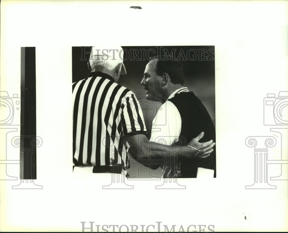 1993 Press Photo Irl Kincaid, Churchill High School Football Coach with Referee- Historic Images