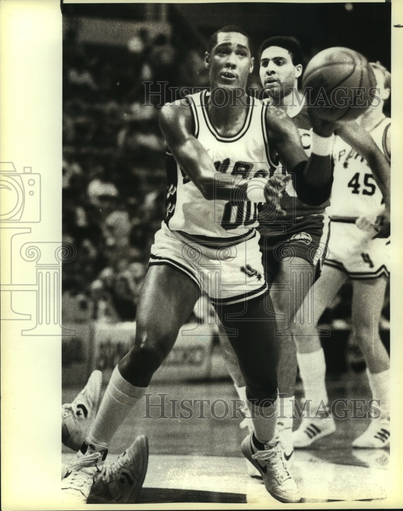 Press Photo Johnny Moore, Spurs Basketball Player at Game - sas13653- Historic Images