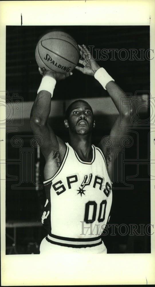 1984 Press Photo Johnny Moore, Spurs Basketball Player - sas13664- Historic Images