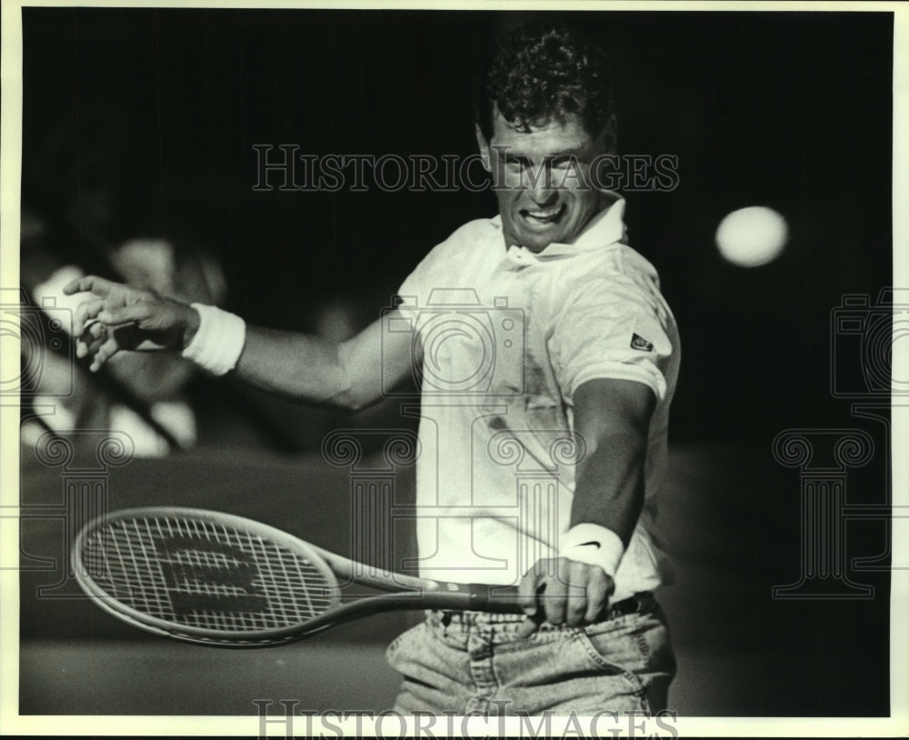 1988 Press Photo Tom Gullikson, Tennis Player at Match - sas13854- Historic Images