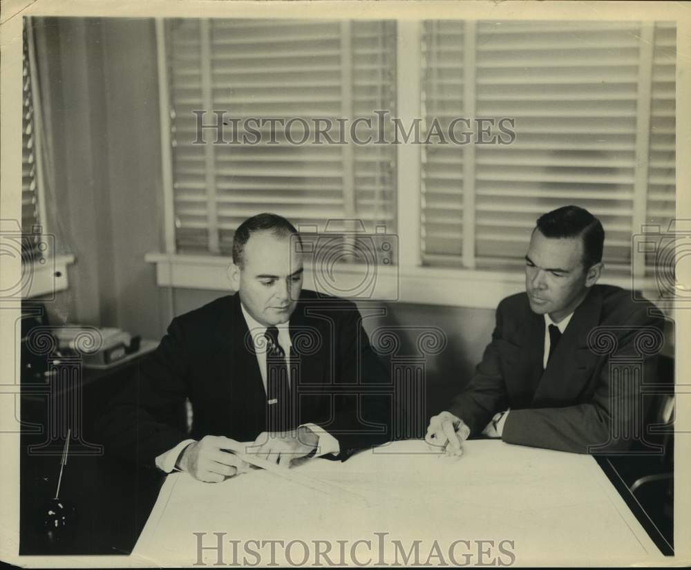 Press Photo Texas Coastal Fisheries officials C.W. Reid and Howard T. Lee- Historic Images
