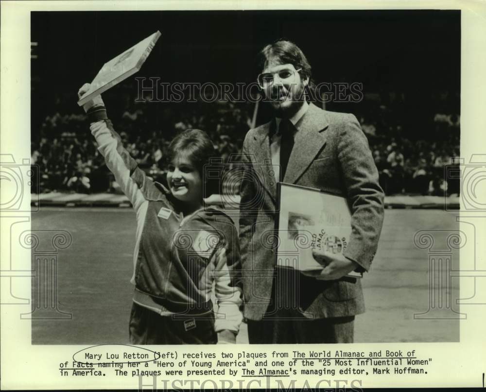 Press Photo Gymnast Mary Lou Retton receives World Almanac awards - sas13960- Historic Images