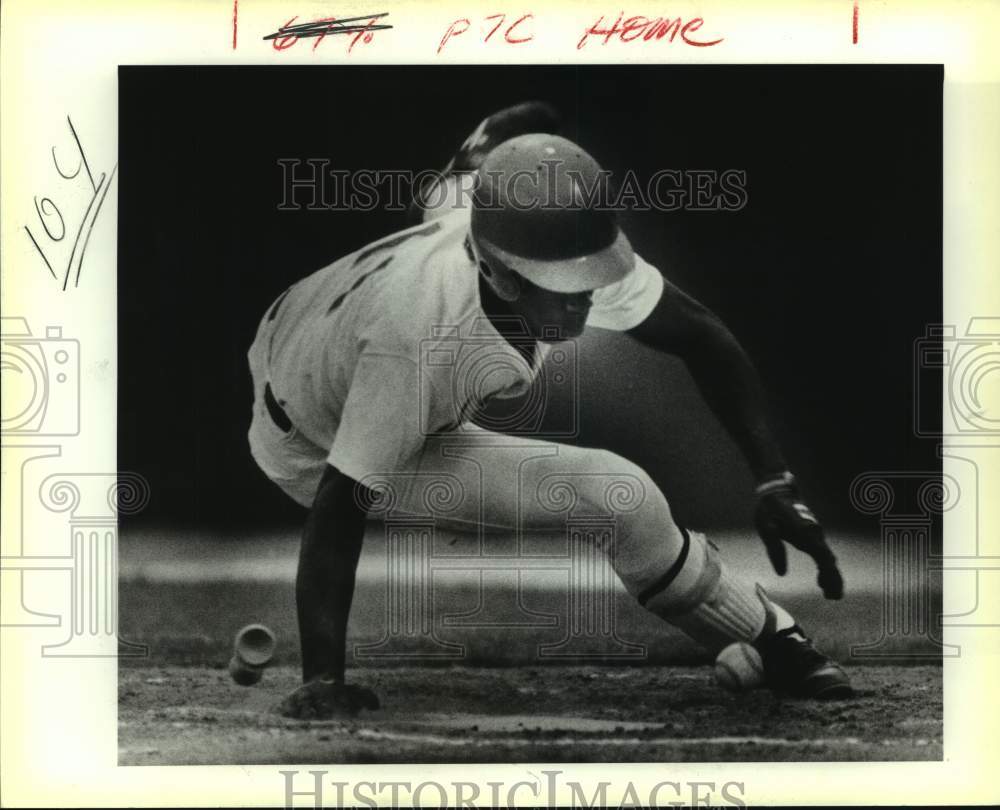 1988 Press Photo San Antonio Missions baseball player Manny Francois in action- Historic Images