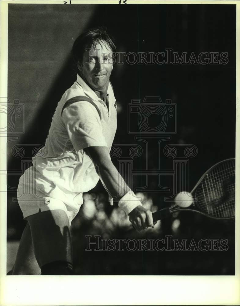 1987 Press Photo Pro tennis player Bob Lutz in action - sas14107- Historic Images