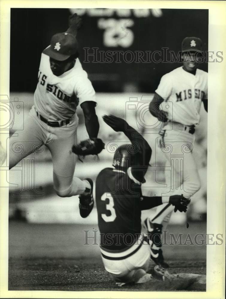 1988 Press Photo The Tulsa Drillers and San Antonio Missions play pro baseball- Historic Images