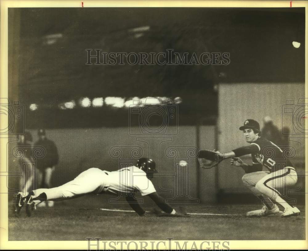 1983 Press Photo The San Antonio Dodgers and Aggies play baseball - sas14288- Historic Images