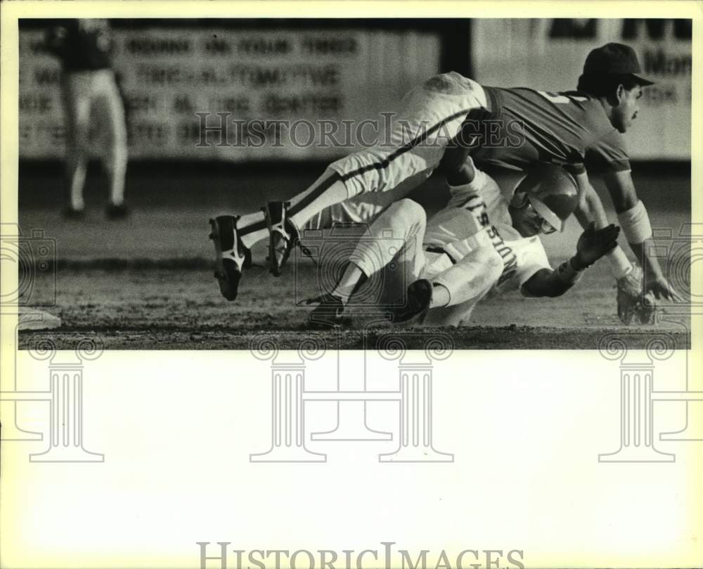 Press Photo San Antonio Missions and Wichita play minor league baseball- Historic Images