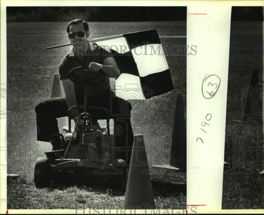 1983 Press Photo Lawn mower racing champion Steve Mahaffey - sas14496- Historic Images