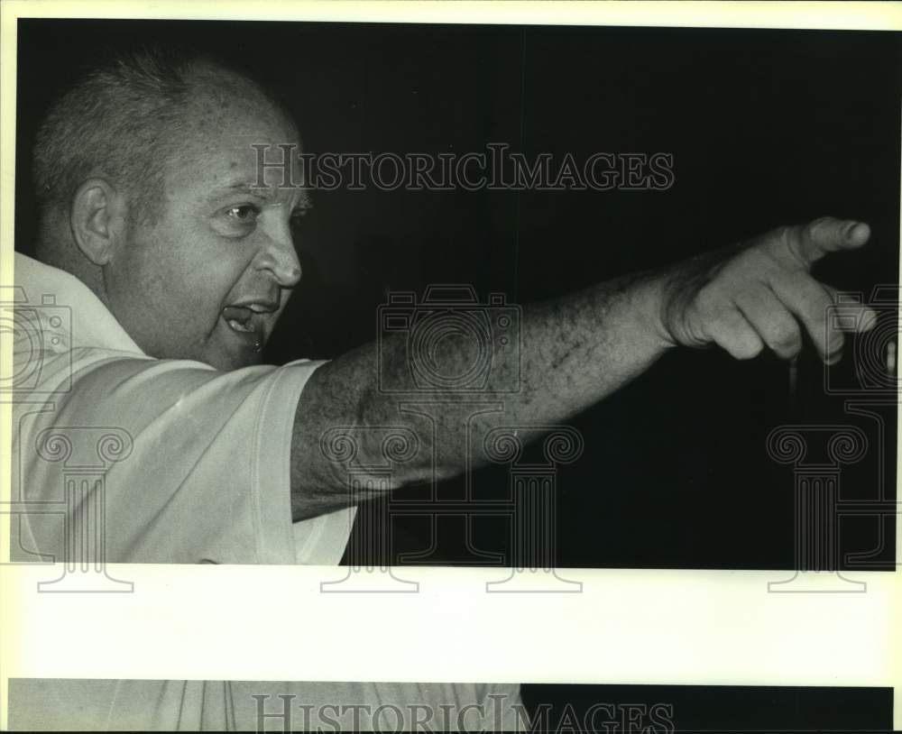 1989 Press Photo St. Mary's college basketball coach Buddy Meyer - sas14505- Historic Images