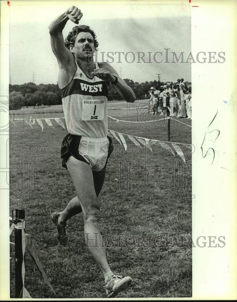 1988 Press Photo Bob Nieman during modern pentathlon competition - sas14607- Historic Images