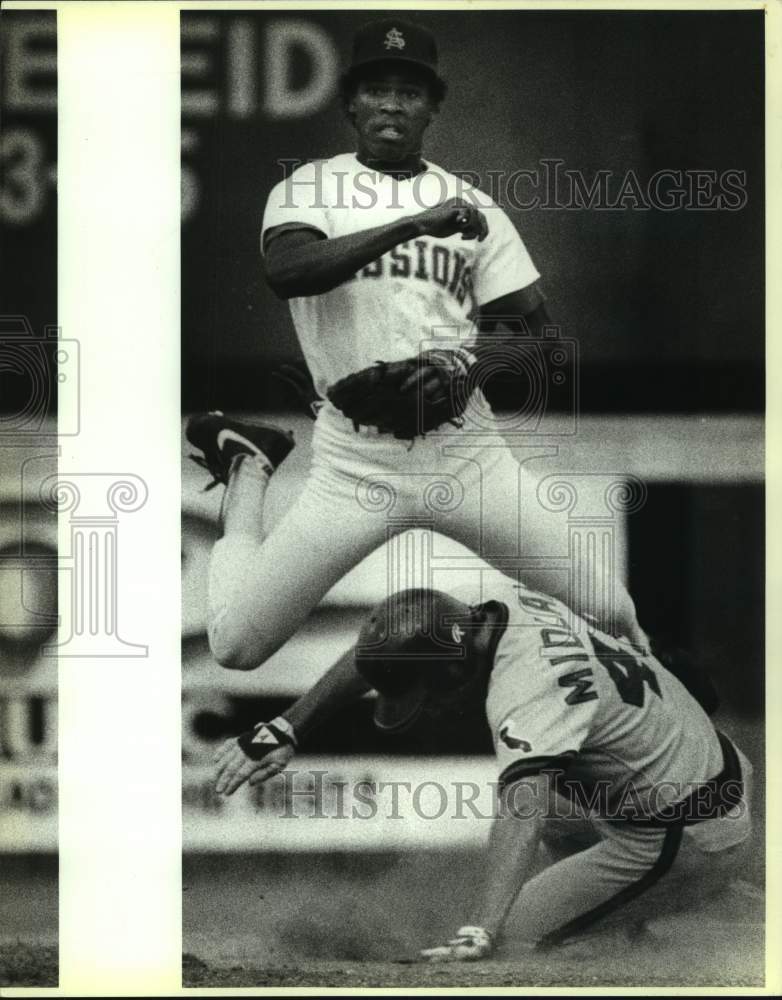 1988 Press Photo San Antonio Missions and Midland Angels play pro baseball- Historic Images