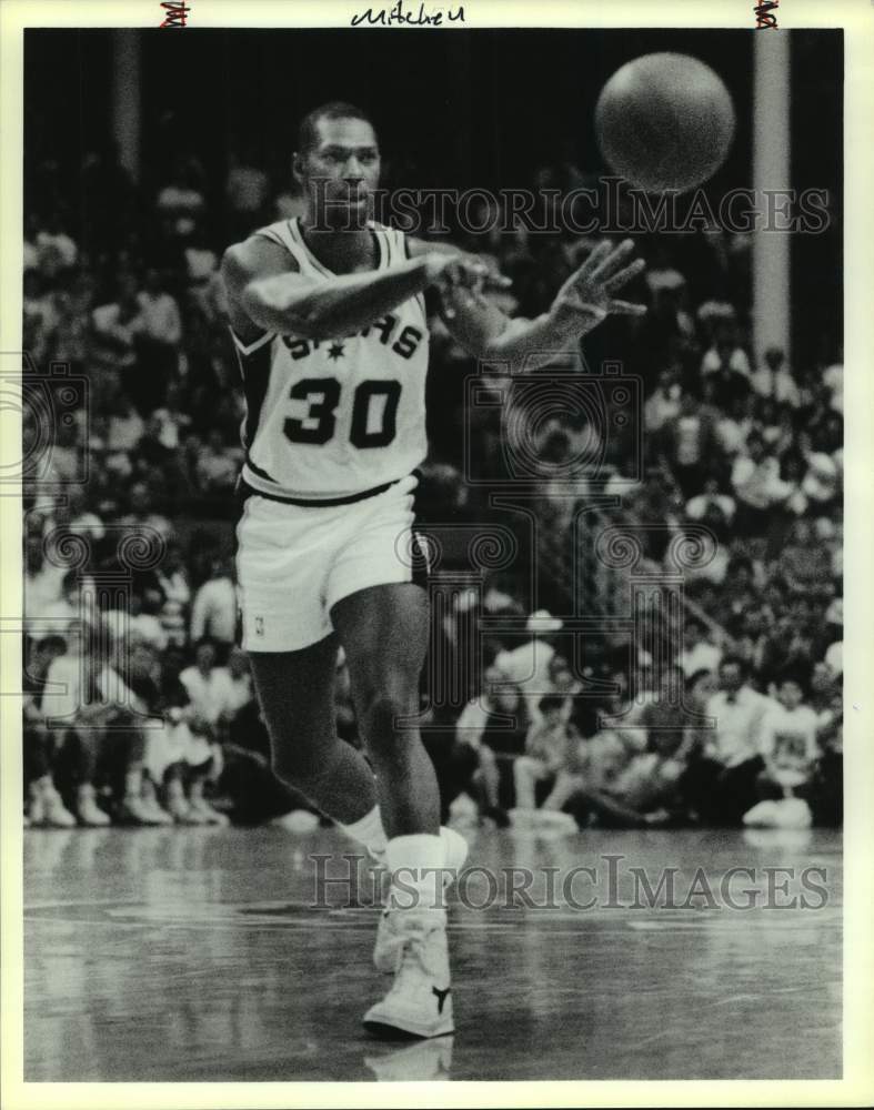 1990 Press Photo Denver Nuggets and San Antonio Spurs play NBA basketball- Historic Images