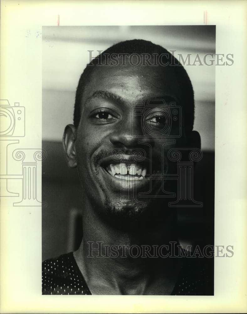 1982 Press Photo Basketball player Oliver Robinson - sas15288- Historic Images