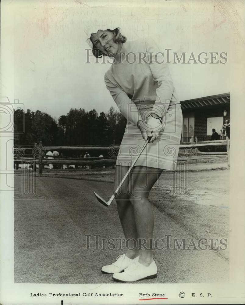 1972 Press Photo LPGA Tour pro golfer Beth Stone - sas15462- Historic Images