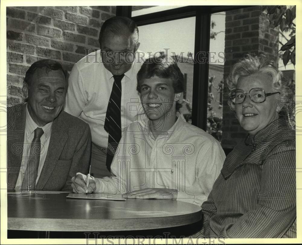 1984 Press Photo The Sheridans and basketball coach Buddy Meyer at St. Mary's- Historic Images