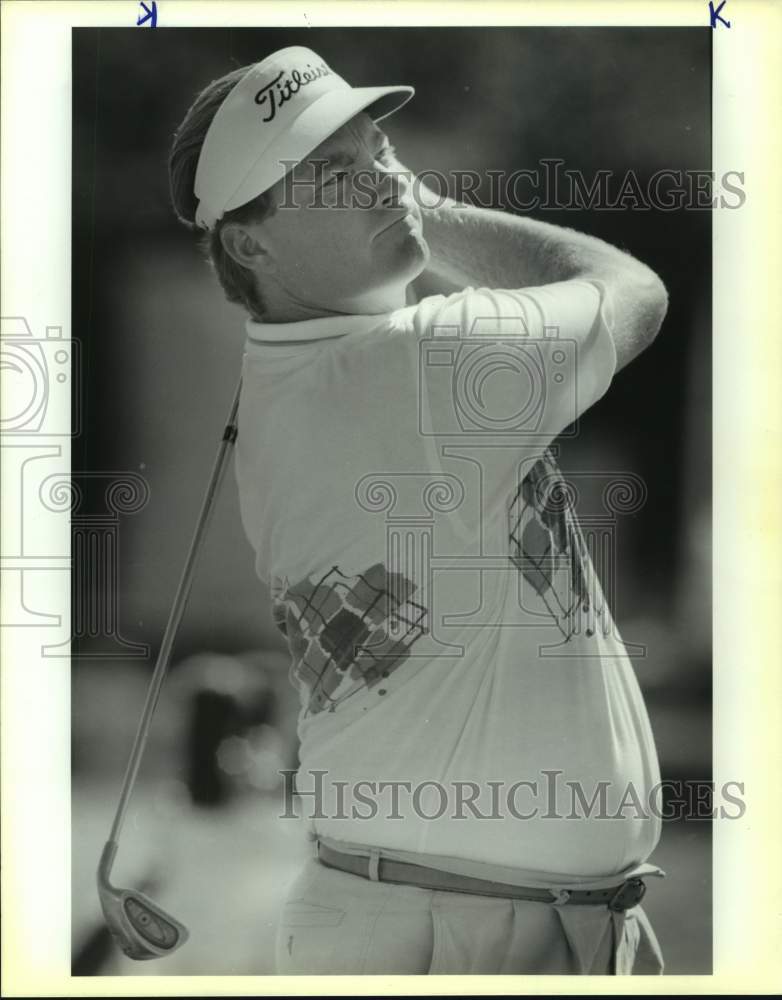1989 Press Photo Golfer Mark Wiebe practices for the Texas Open at Oak Hill- Historic Images