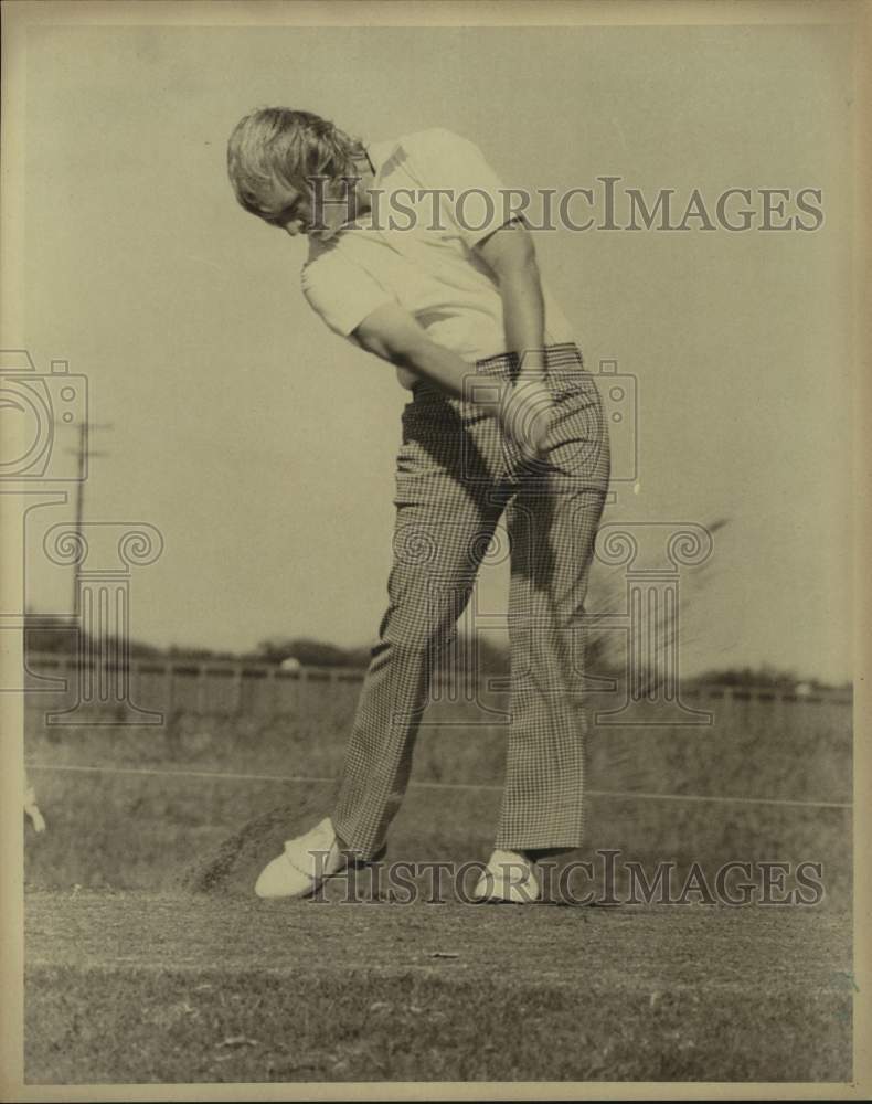 1974 Press Photo A golfer at the Texas Open - sas16057- Historic Images