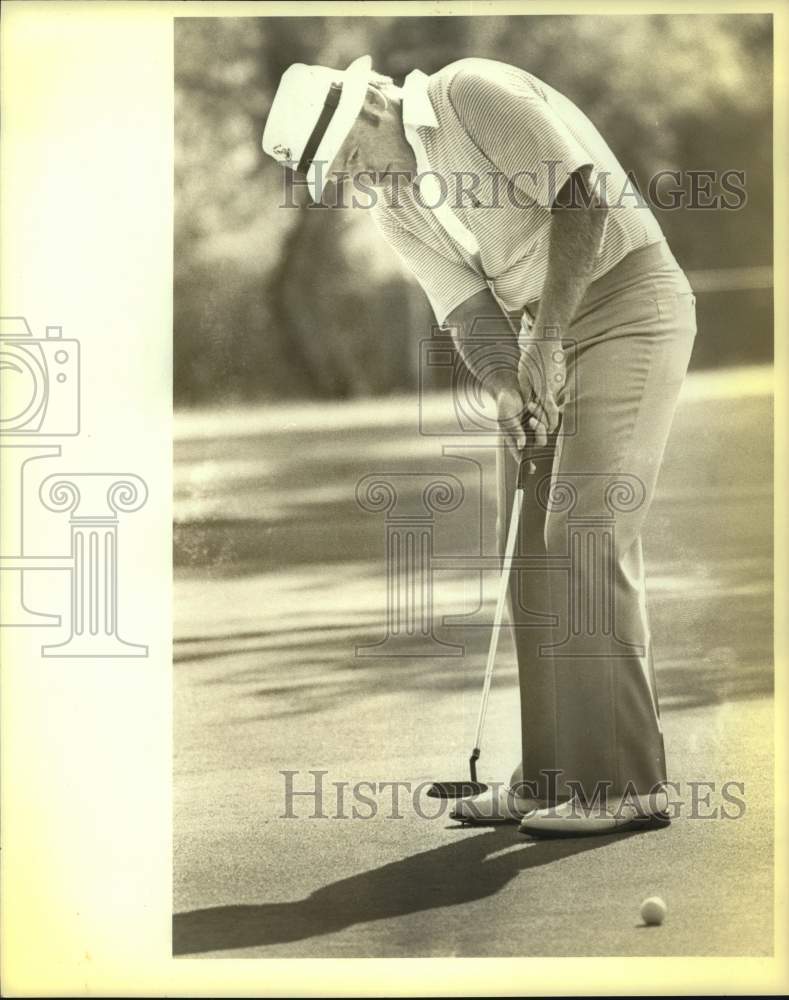 1983 Press Photo Golfer Jim Colbert takes the lead at the Texas Open - sas16149- Historic Images