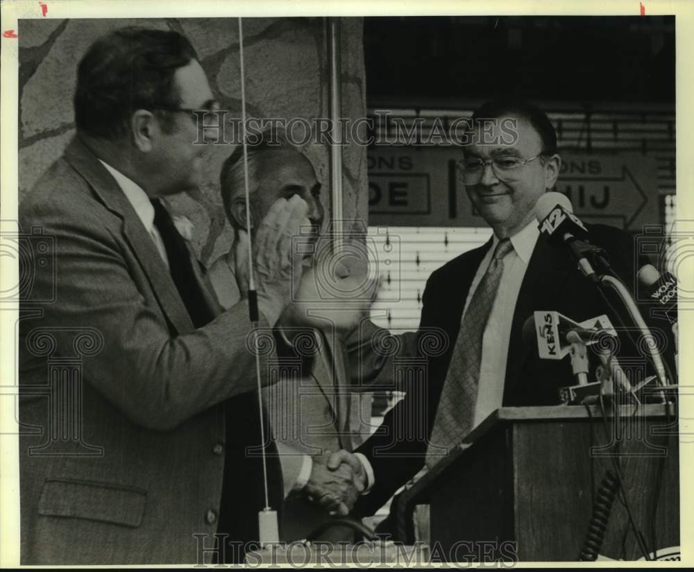 1983 Press Photo Unites States Football League commissioner Chet Simmons- Historic Images