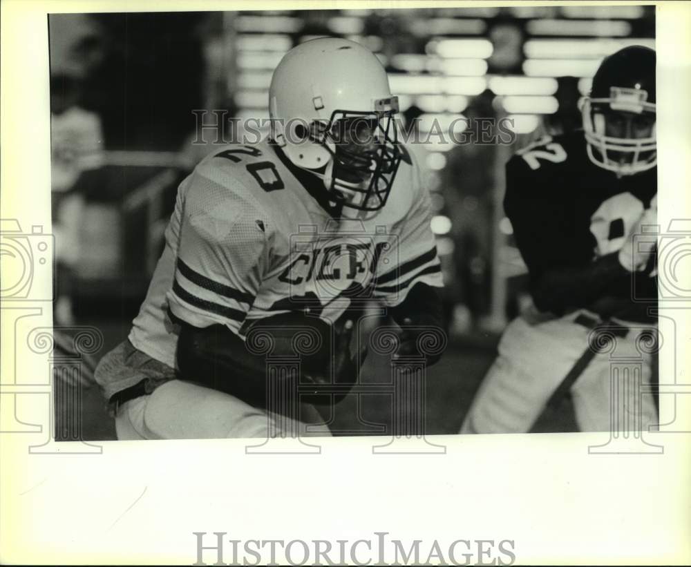 1988 Press Photo Cuero High football running back Robert Strait - sas16319- Historic Images