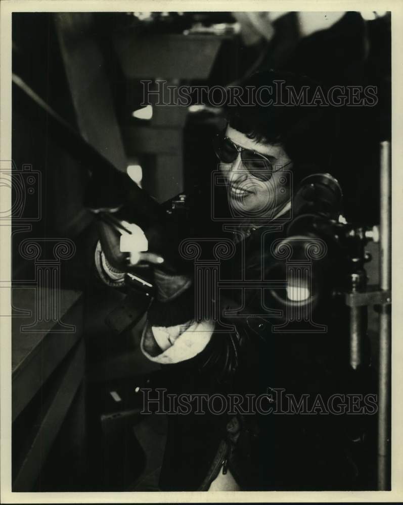 Press Photo A woman holds a shotgun - sas16441- Historic Images