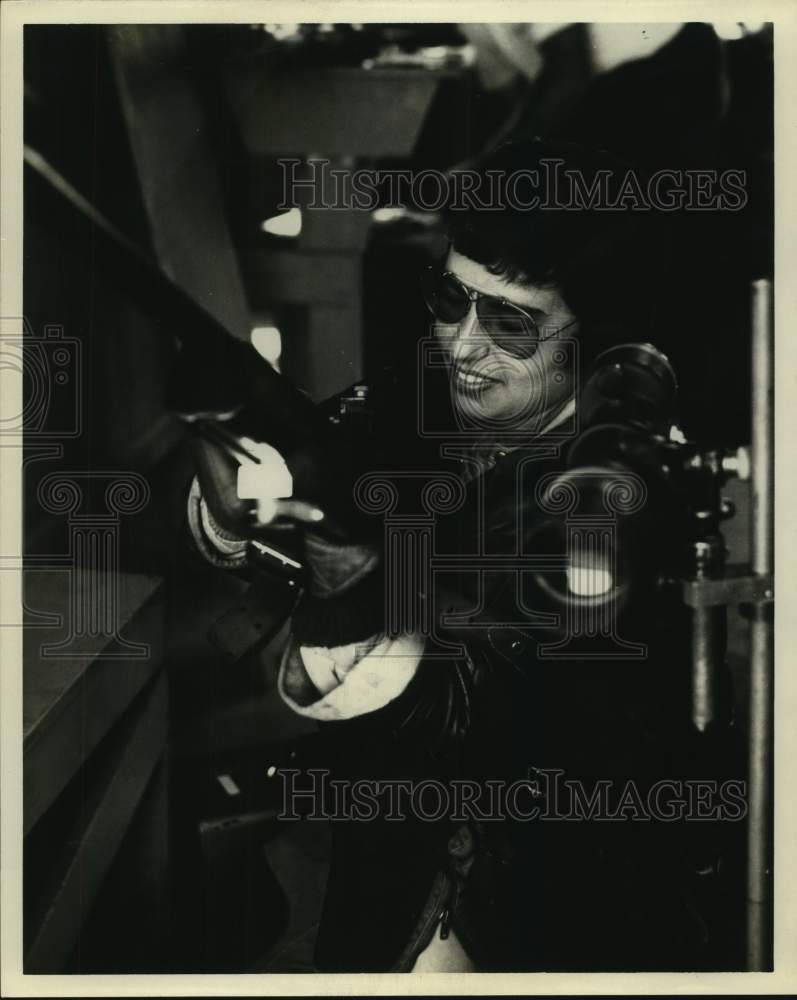 Press Photo A woman holds a shotgun - sas16441- Historic Images