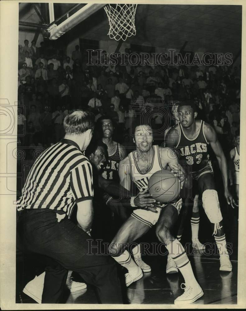 Press Photo St. Mary&#39;s and Stephen F. Austin play men&#39;s college basketball- Historic Images