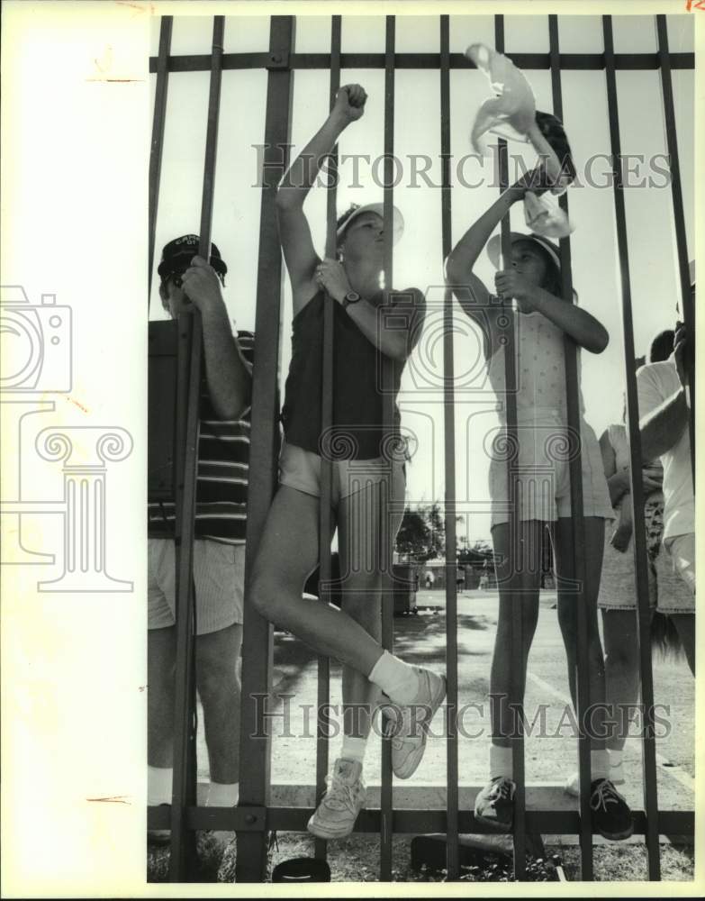 1989 Press Photo Nissan Grand Prix race fans in San Antonio, Texas - sas16910- Historic Images