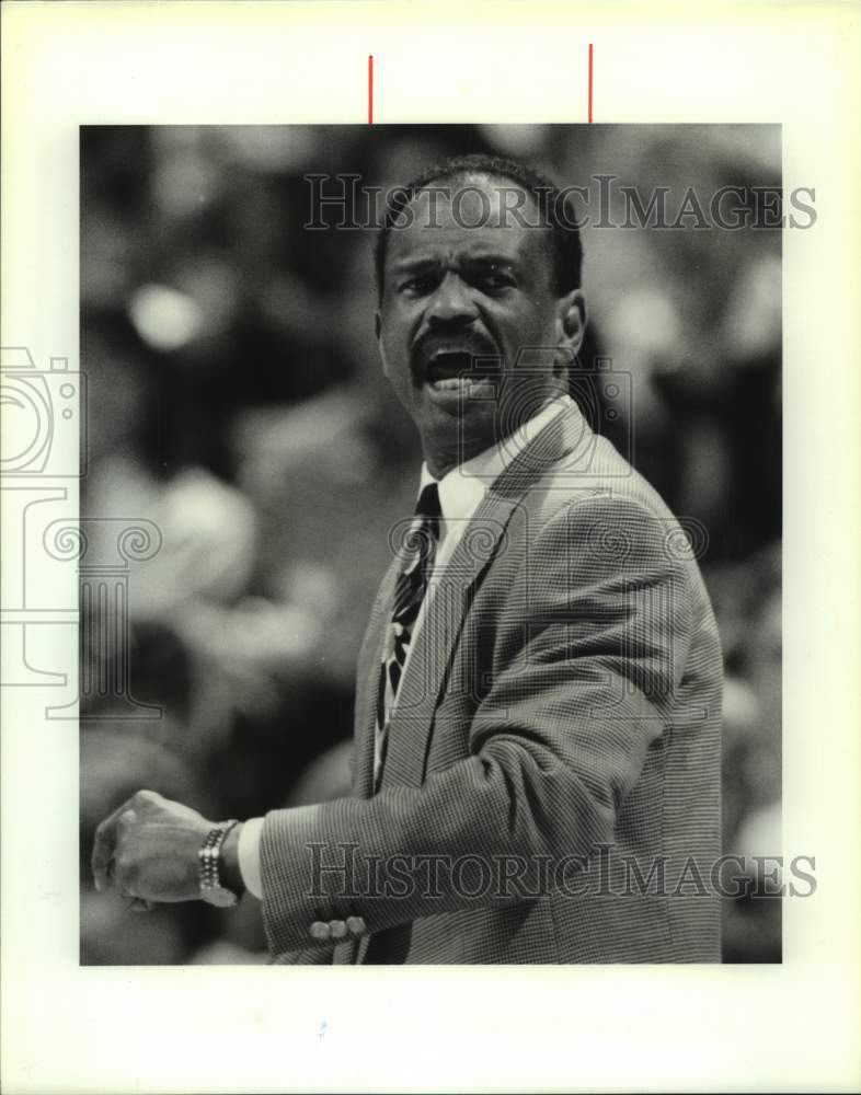 1993 Press Photo San Antonio Spurs basketball coach John Lucas in action- Historic Images