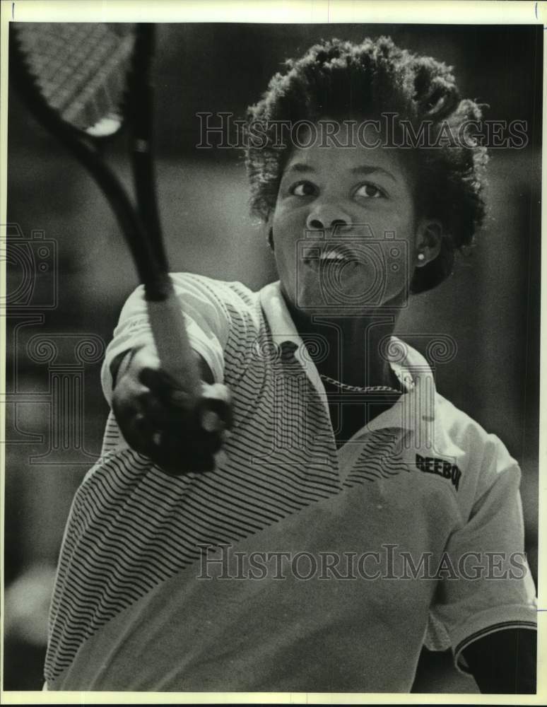 1988 Press Photo Tennis player Lori McNeil plays a tournament match - sas17364- Historic Images