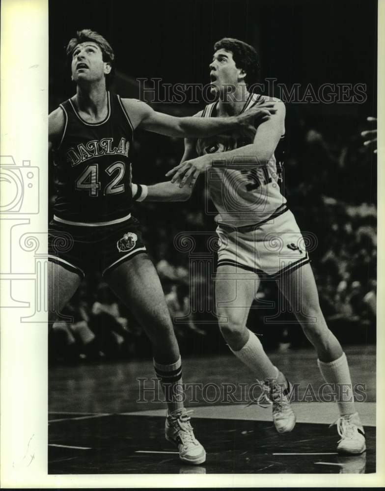 1984 Press Photo San Antonio Spurs basketball player Mark McNamara vs. Mavs- Historic Images