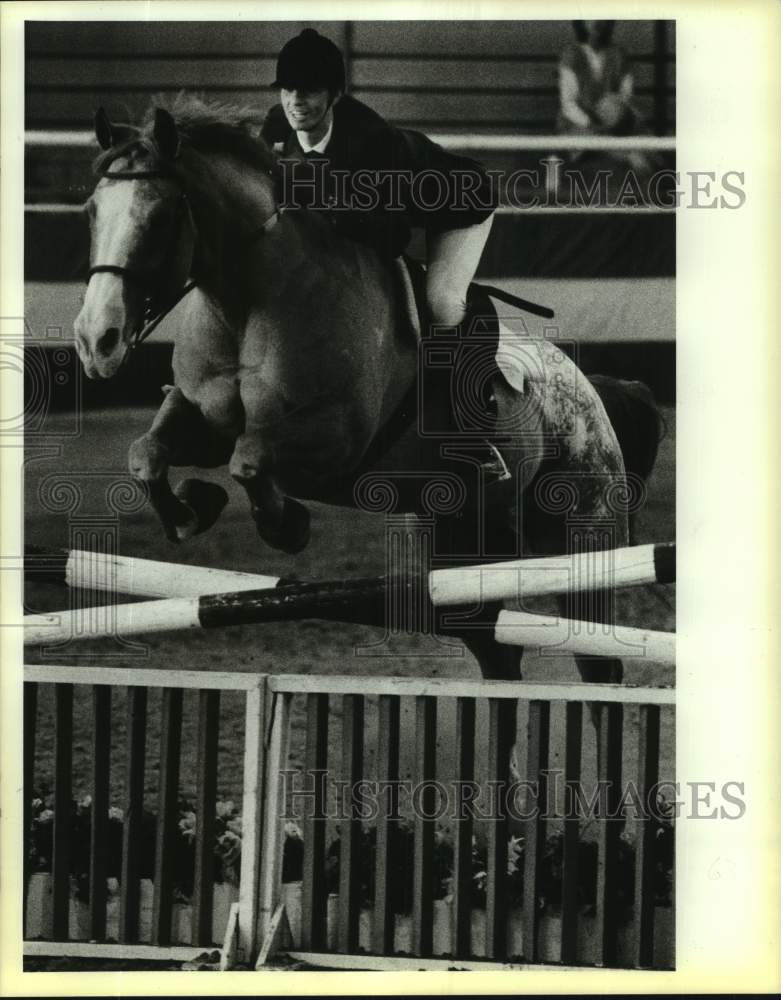 1985 Press Photo American pentathlon rider Kim Arata on horse Junior - sas17440- Historic Images