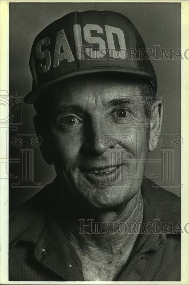 1987 Press Photo San Antonio schools sports timekeeper Al Martin - sas17448- Historic Images