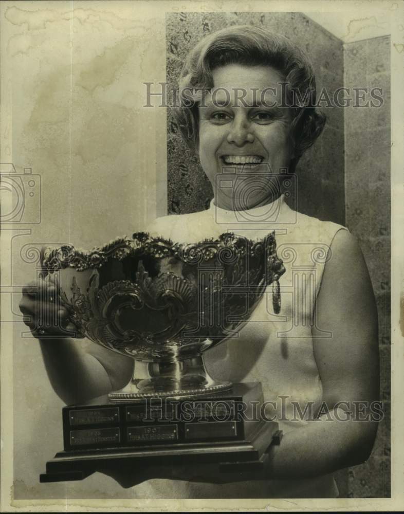 1970 Press Photo Winning golfer Mrs. A.T. Higgins - sas17475- Historic Images
