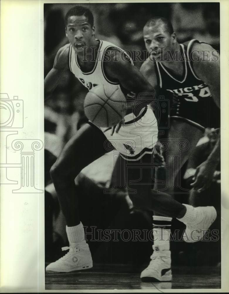 1986 Press Photo San Antonio Spurs and Milwaukee Bucks play NBA basketball- Historic Images