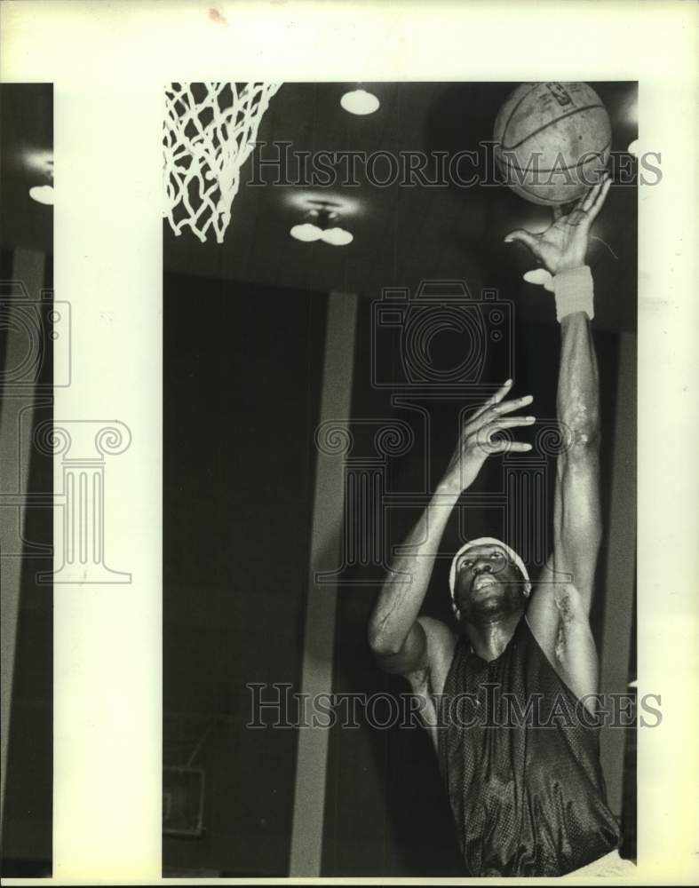 1983 Press Photo Basketball player Lawrence McCray - sas17693- Historic Images