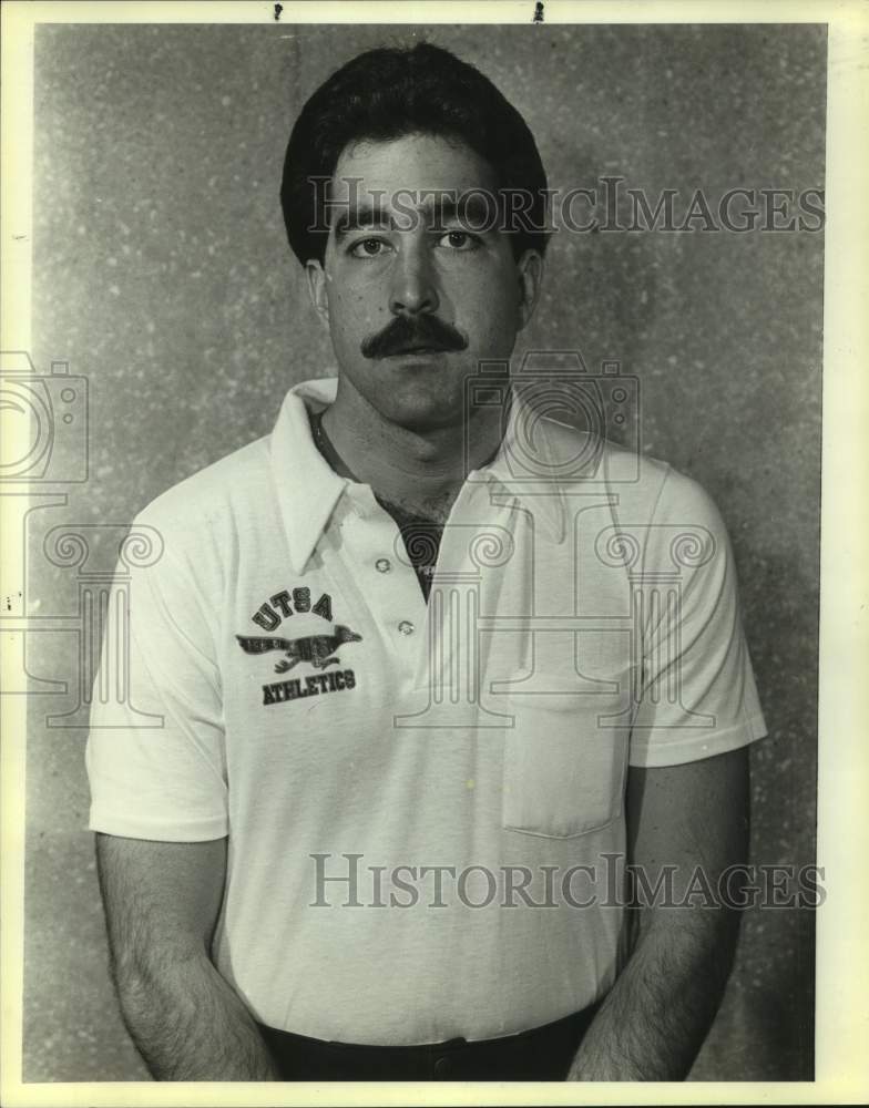 1985 Press Photo Texas-San Antonio women's basketball coach Bill MacLeay- Historic Images