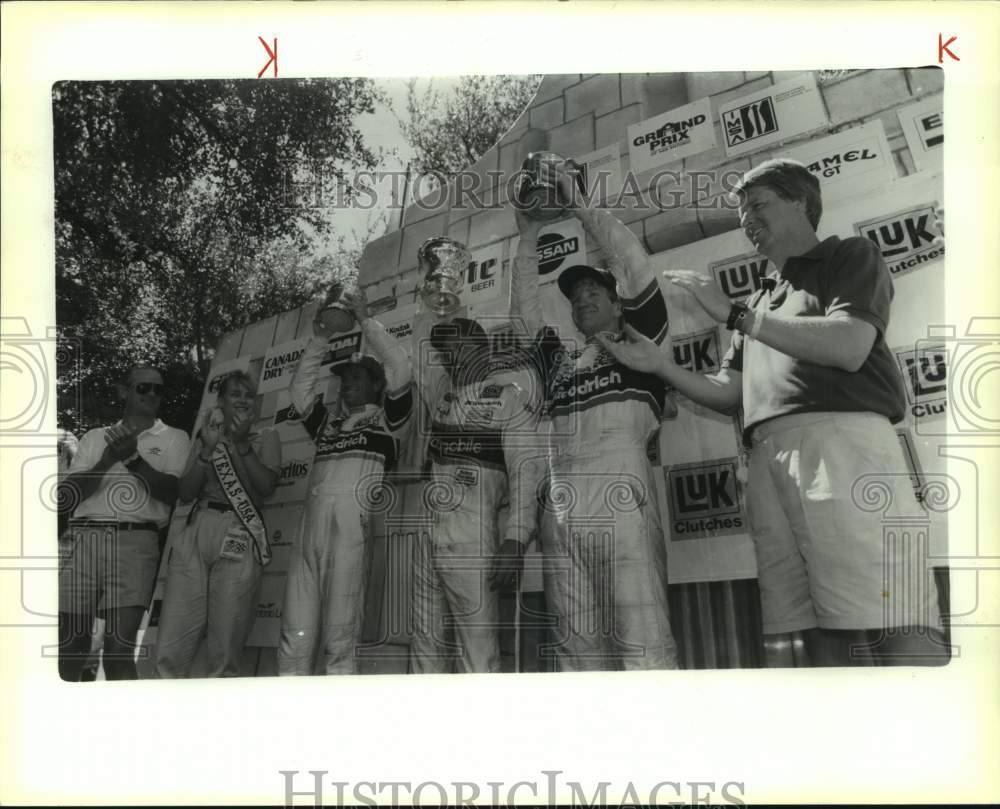 1989 Press Photo Race driver Scott Hoerr and crew celebrate a win - sas17767- Historic Images