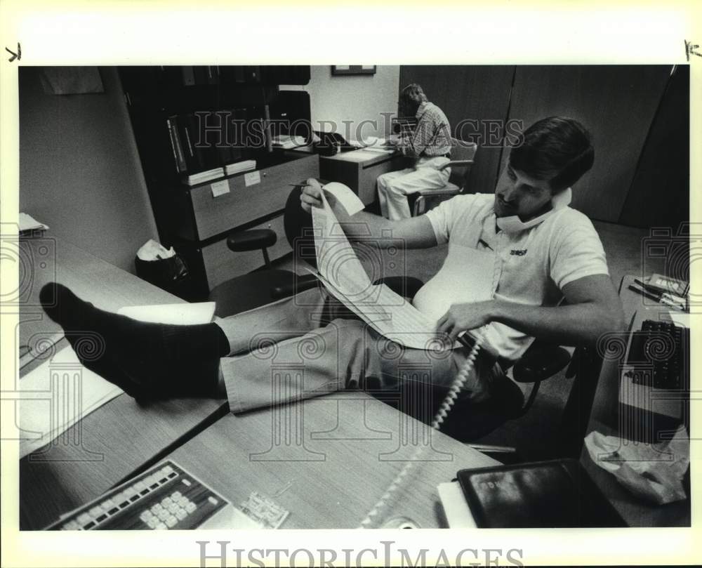 1989 Press Photo Junior Olympics official Robert Marbut Jr. - sas17988- Historic Images