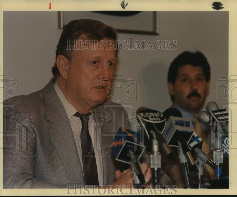 1988 Press Photo San Antonio Spurs basketball owner Red McCombs - sas18013- Historic Images