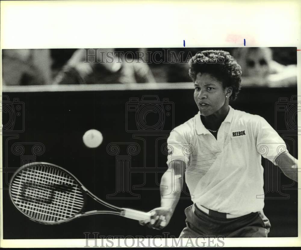 1988 Press Photo Tennis player Lori McNeil during a match vs. Steffi Graf- Historic Images