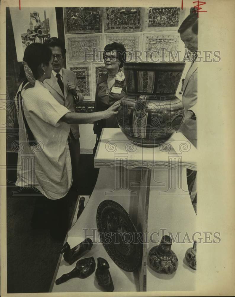 1976 Press Photo San Antonio mayor Lila Cockrell at Mexican Trade Fair- Historic Images