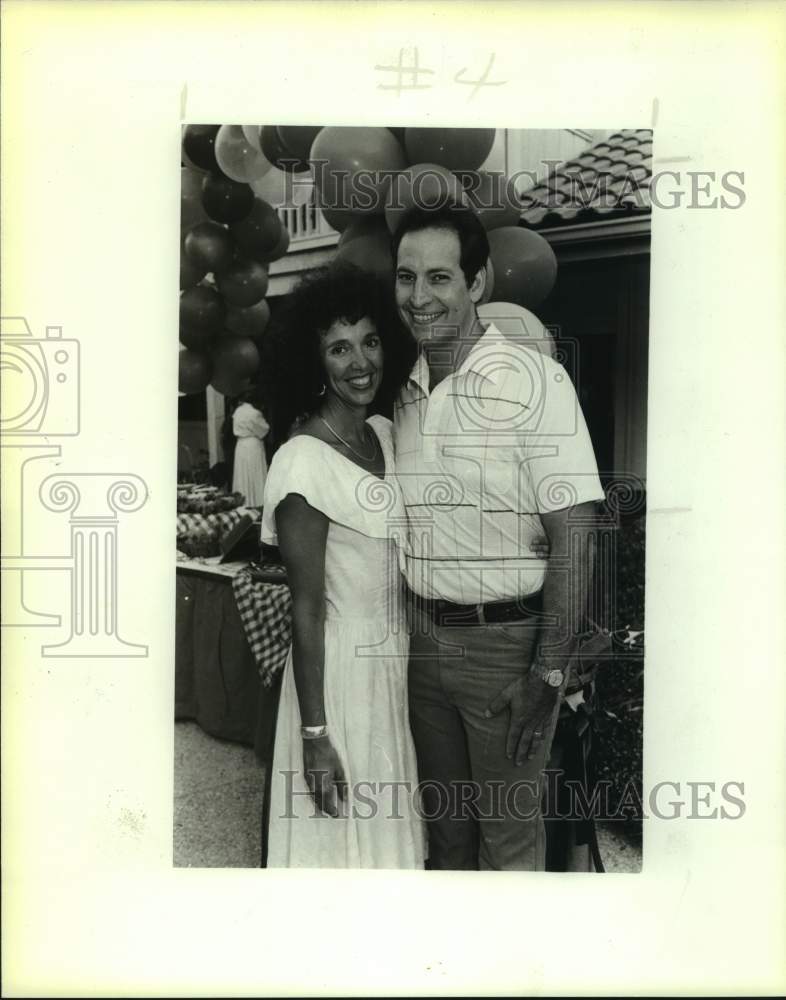 1987 Press Photo Dooley Pool Party, Ka and Richard Coben - sas18288- Historic Images